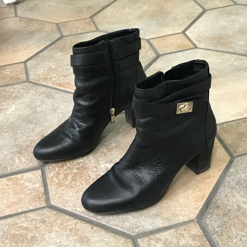 Ann Taylor Delisha Buckle Bootie in Black, Size 8